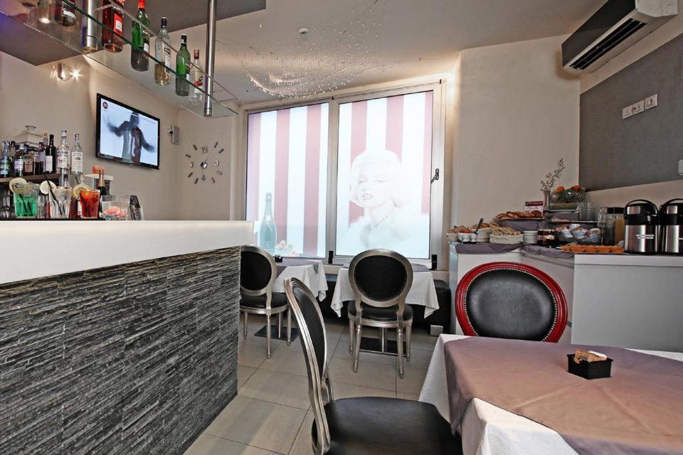 Happy Hotel Atelier Gardone Riviera Centro & Beach المظهر الخارجي الصورة
