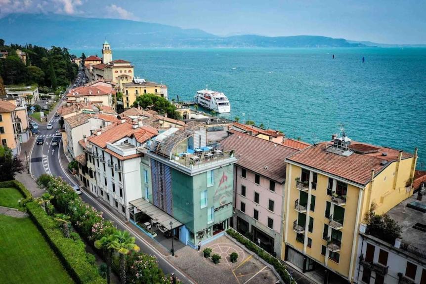 Happy Hotel Atelier Gardone Riviera Centro & Beach المظهر الخارجي الصورة
