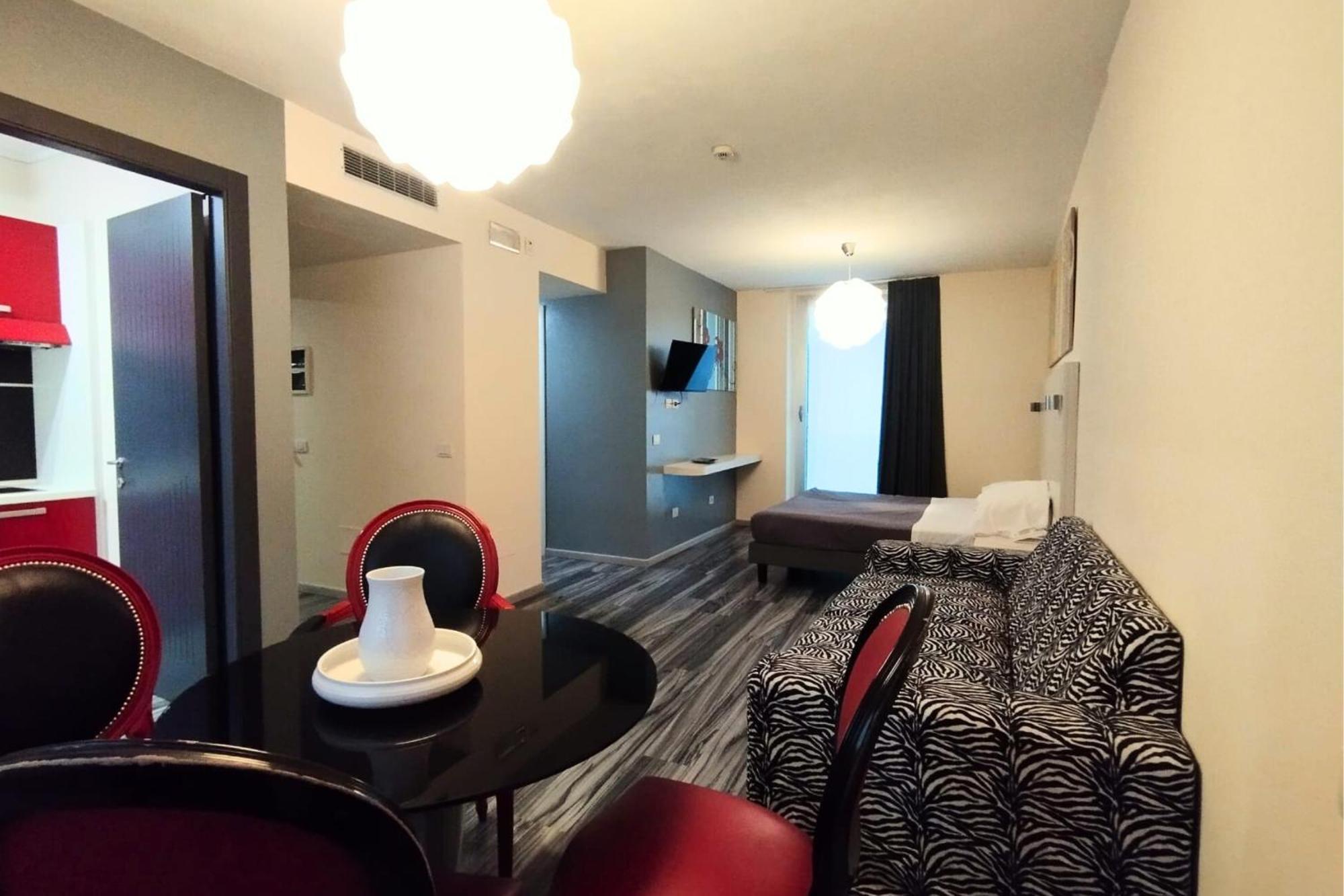 Happy Hotel Atelier Gardone Riviera Centro & Beach المظهر الخارجي الصورة