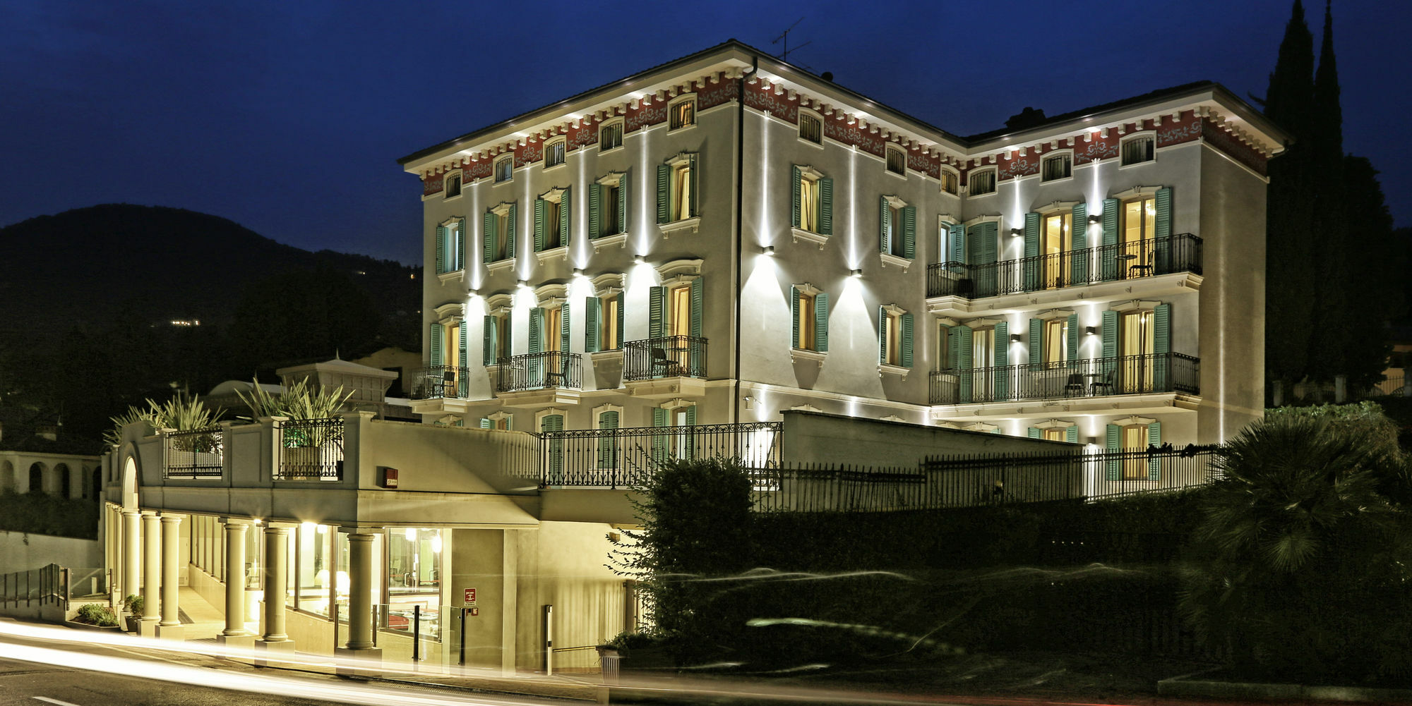 Happy Hotel Atelier Gardone Riviera Centro & Beach المظهر الخارجي الصورة